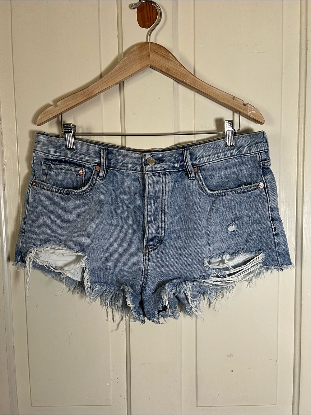 We The Free People Loving Good Vibrations Cutoff Denim Shorts Size 31 Excellent